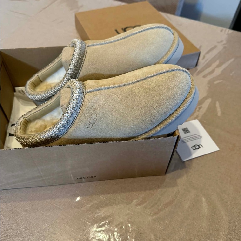UGG Tasman Slippers Size 11 for Women’s, size 9 for Men’s Mustard seed - Picture 2 of 5
